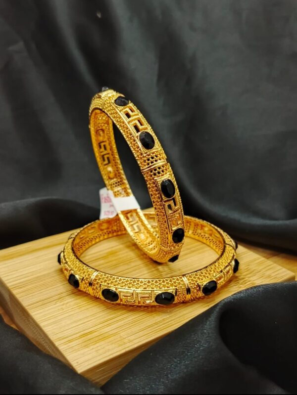 LustreGem Handcuff - Image 2