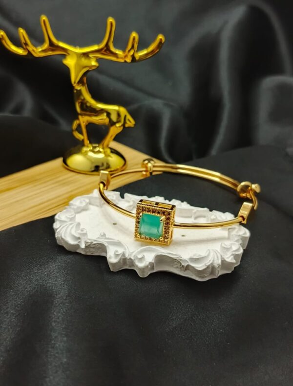 Square Radiance Handcuff