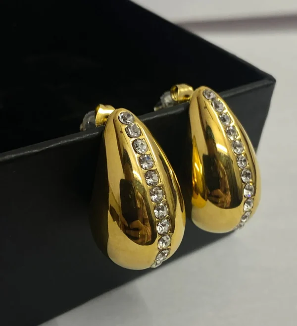 Vintage Teardrop Shape Zircon Earrings